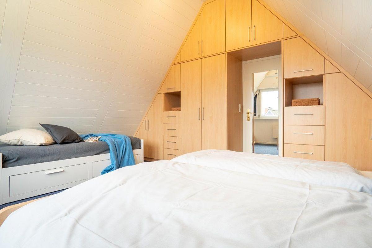 Am-hohen-Ufer-Reetdach-Haus-Ocean-Breeze-123