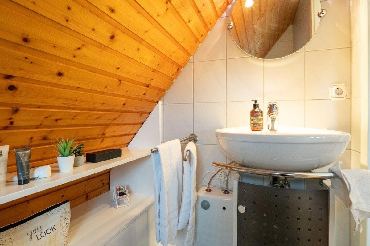 Am-hohen-Ufer-Reetdach-Haus-Ocean-Breeze-123