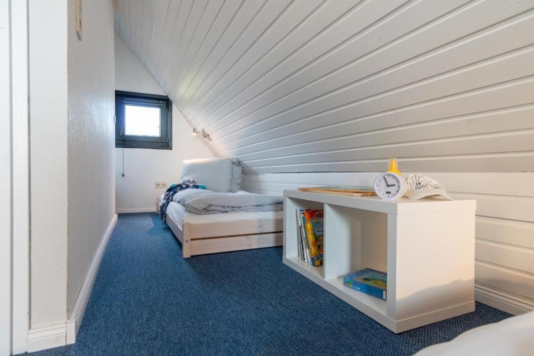 Am-hohen-Ufer-Reetdach-Haus-Strand-Ahoi-131