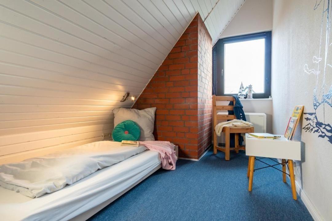Am-hohen-Ufer-Reetdach-Haus-Strand-Ahoi-131