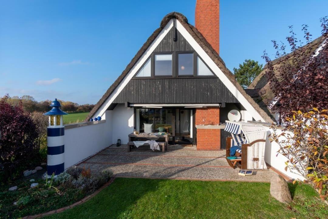 Am-hohen-Ufer-Reetdach-Haus-Strand-Ahoi-131
