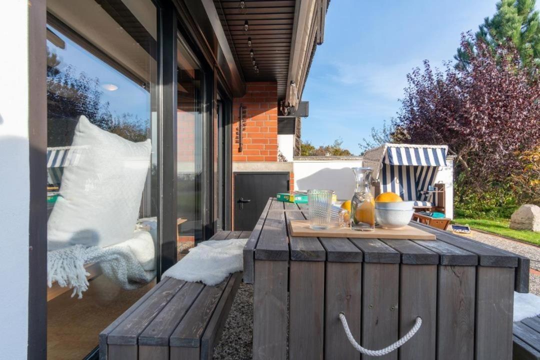 Am-hohen-Ufer-Reetdach-Haus-Strand-Ahoi-131
