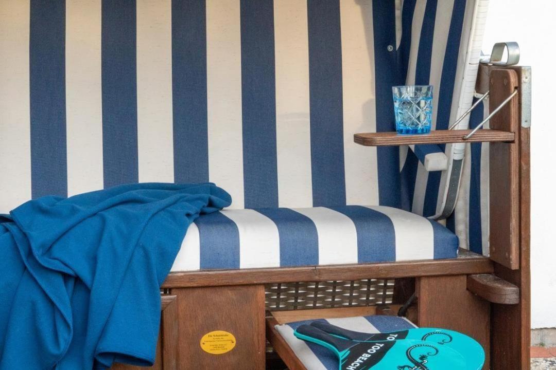 Am-hohen-Ufer-Reetdach-Haus-Strand-Ahoi-131