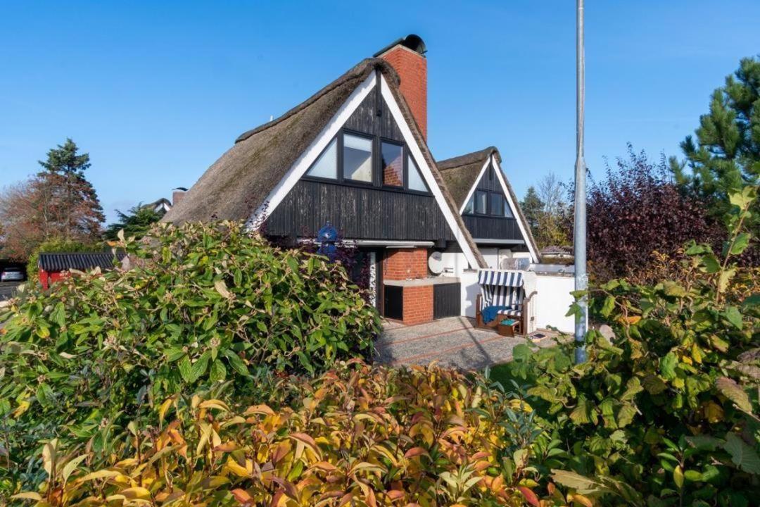 Am-hohen-Ufer-Reetdach-Haus-Strand-Ahoi-131