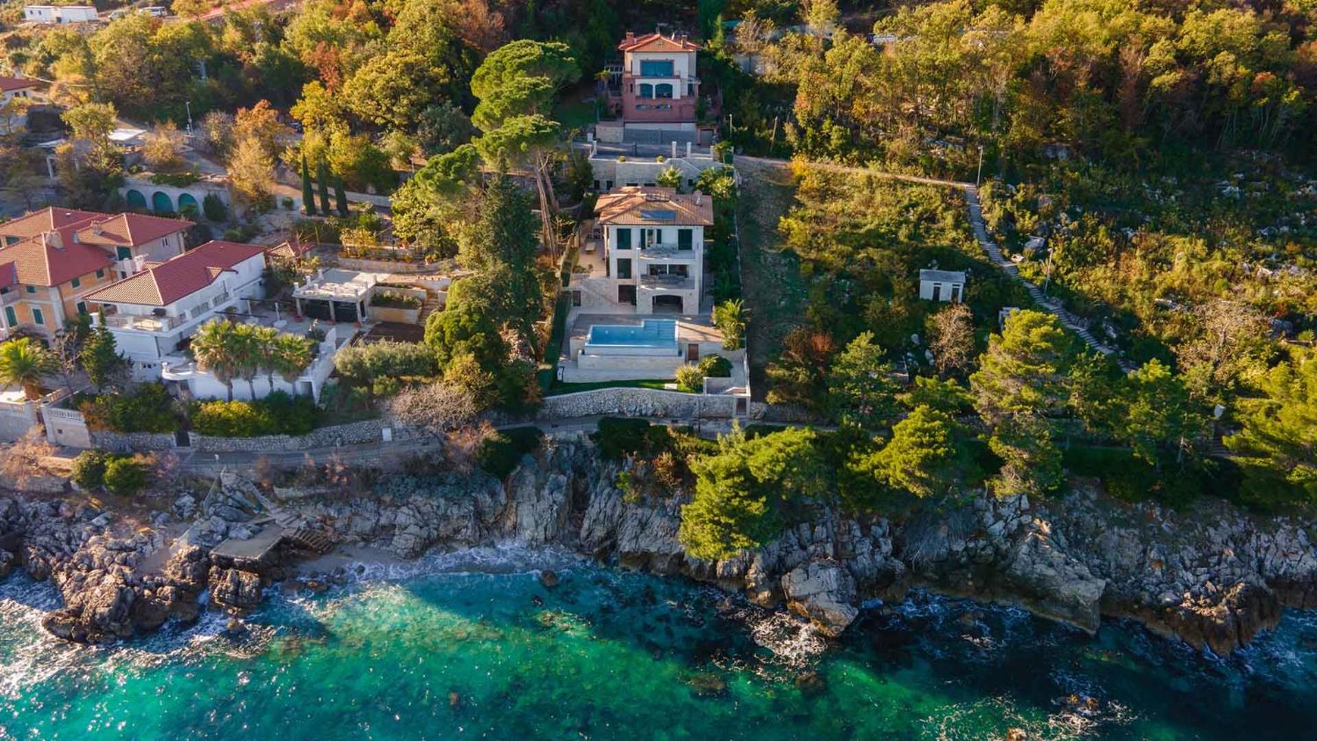 Luxury villa with stunning view view 5