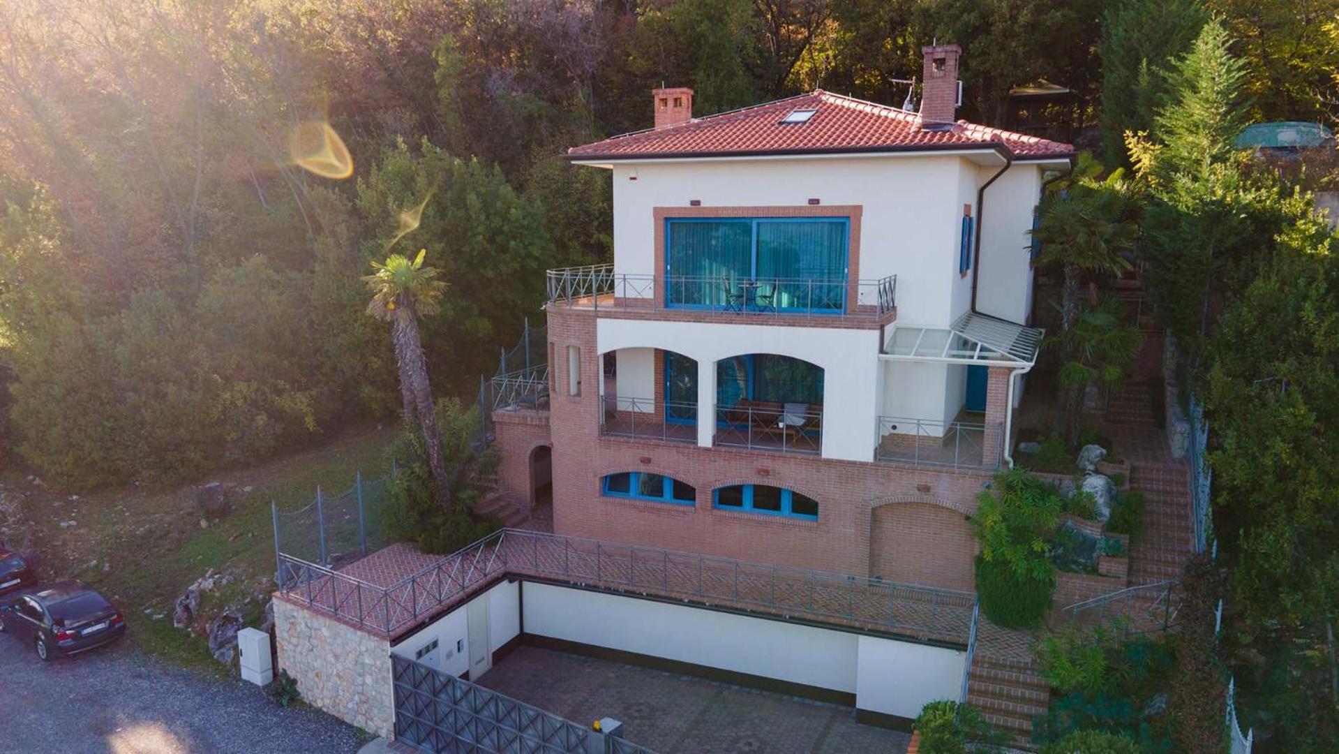 Luxury villa with stunning view view 3