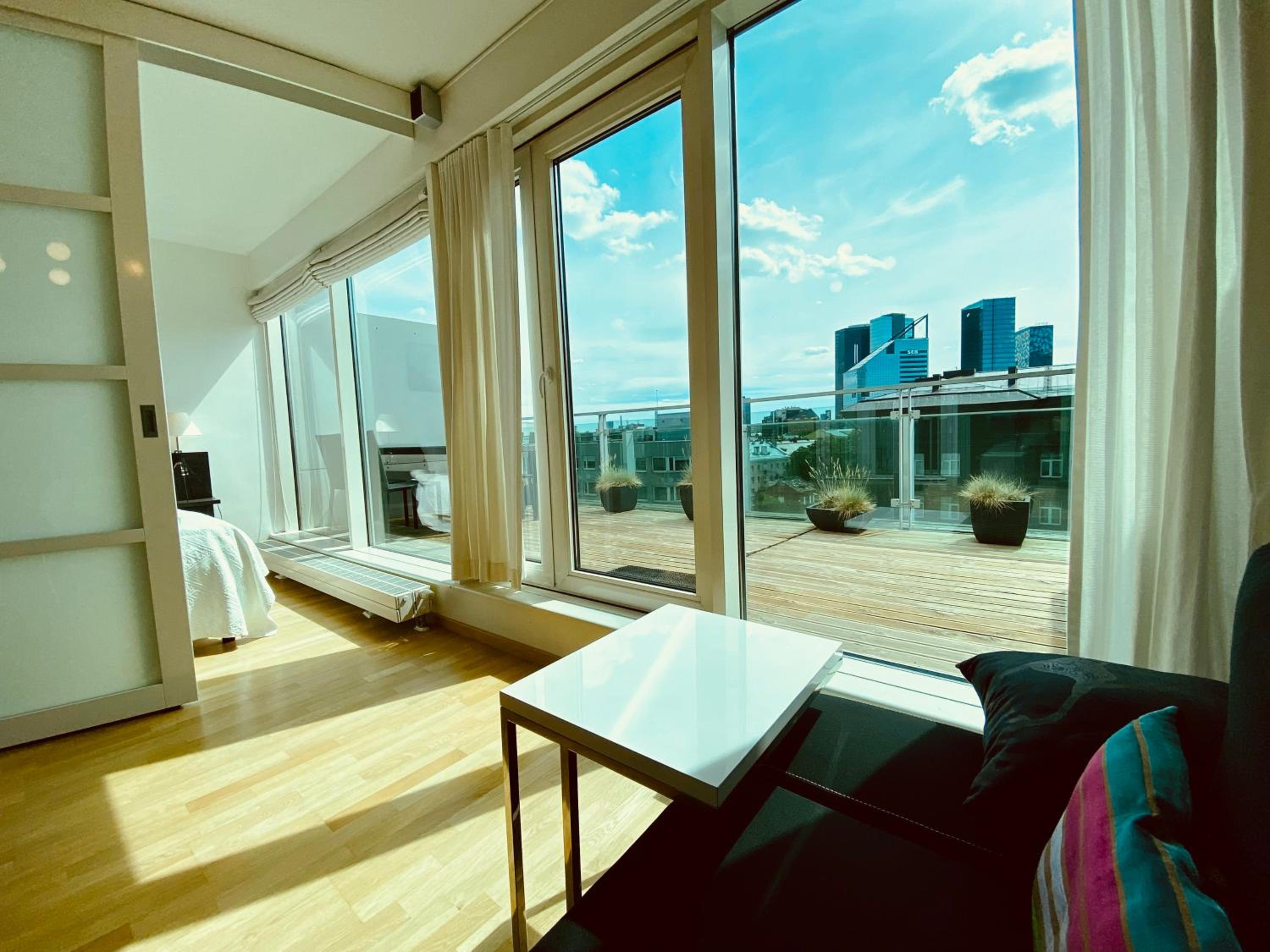 City Heart Apartment with a Sunny Rooftop Terrace
