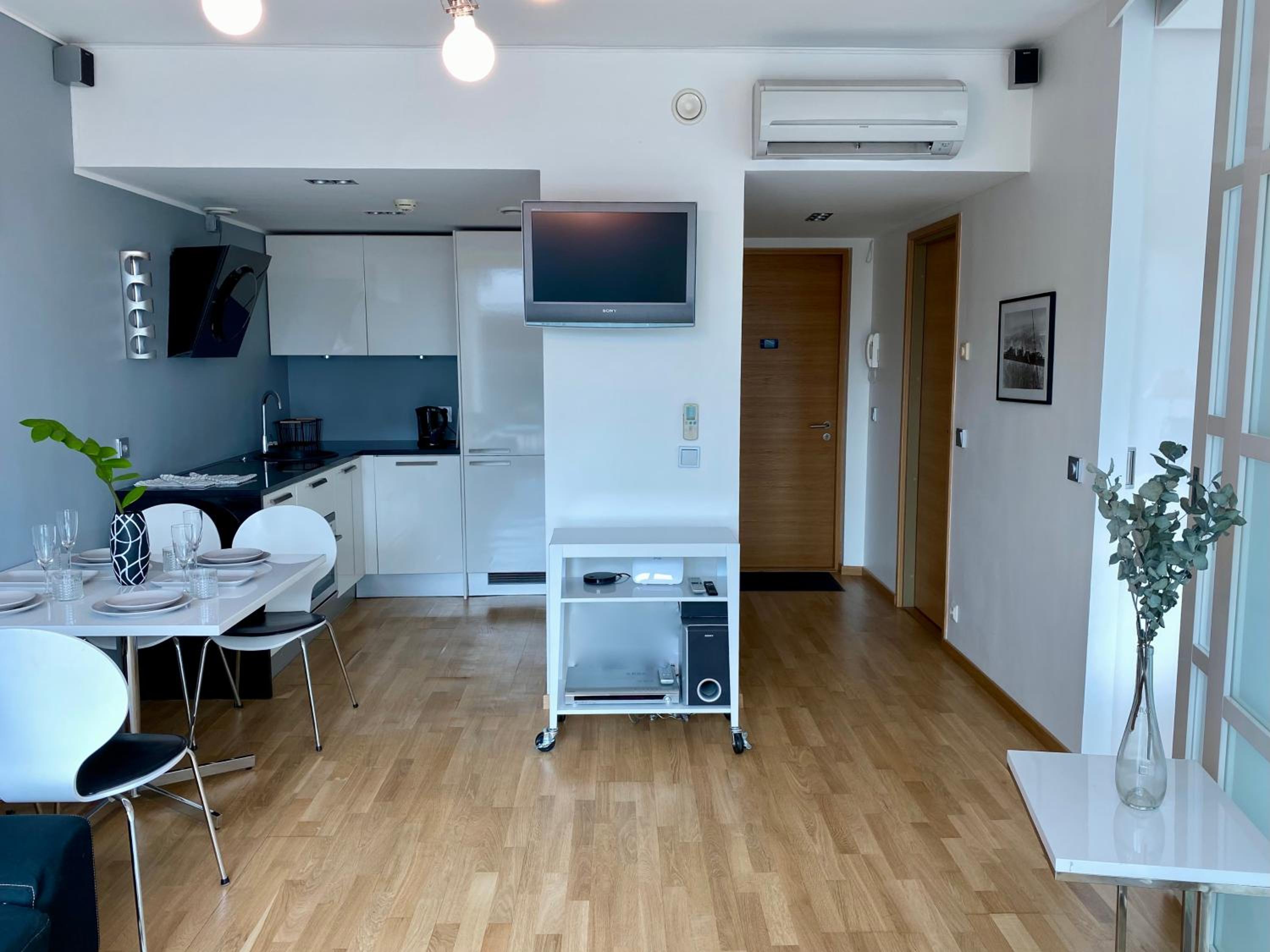 City Heart Apartment with a Sunny Rooftop Terrace