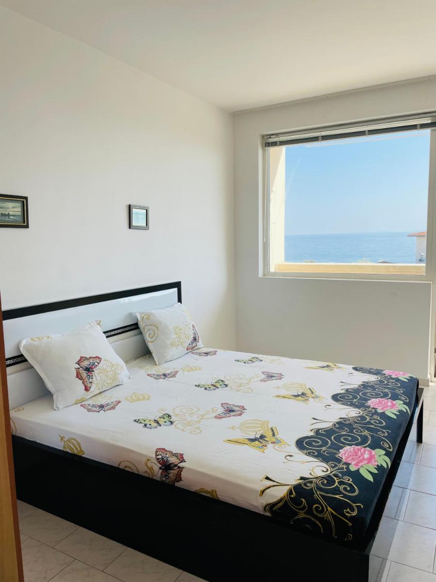 Sun Palace Apartments