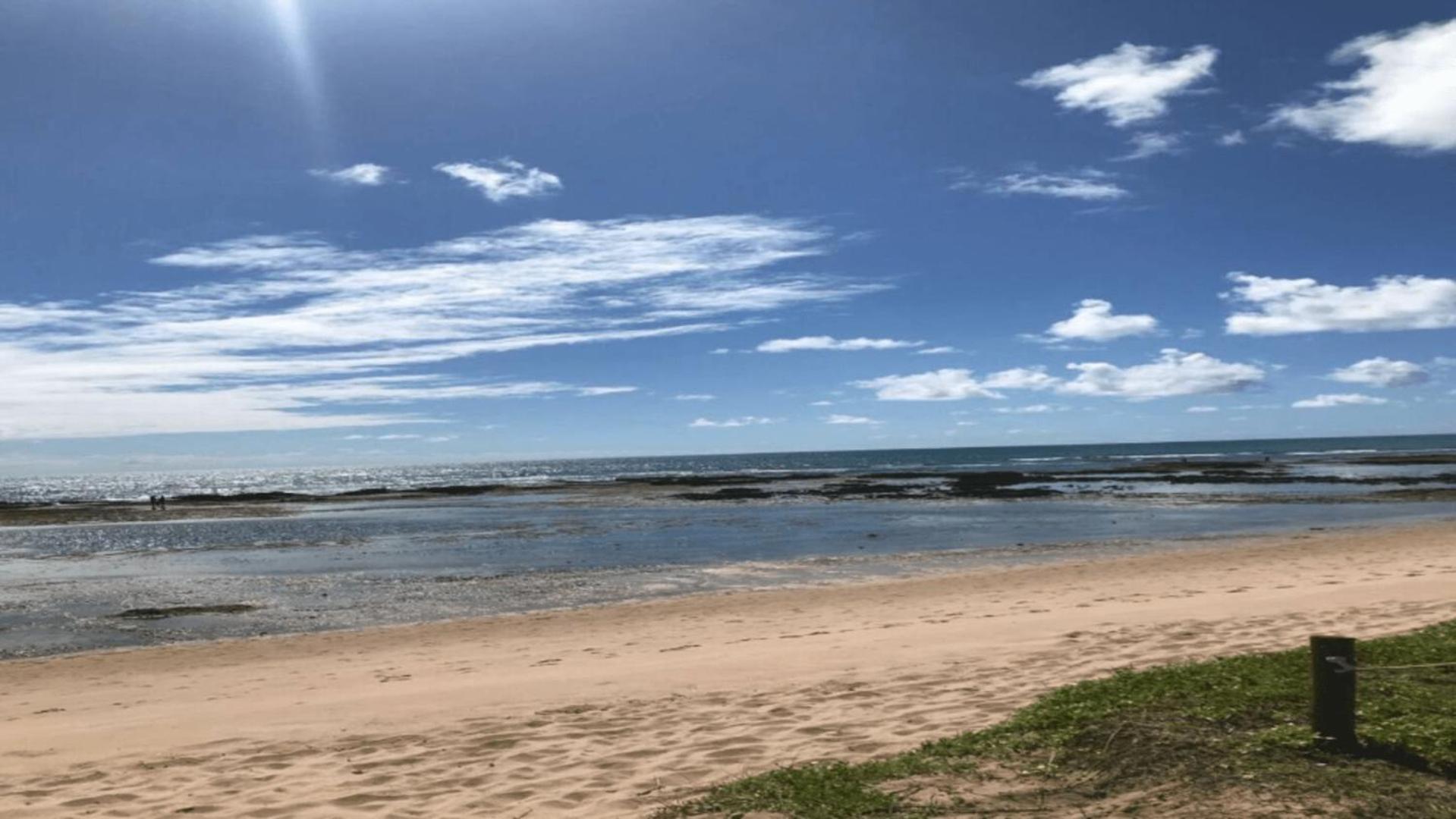 Beachfront house with garage in Guarajuba Beach