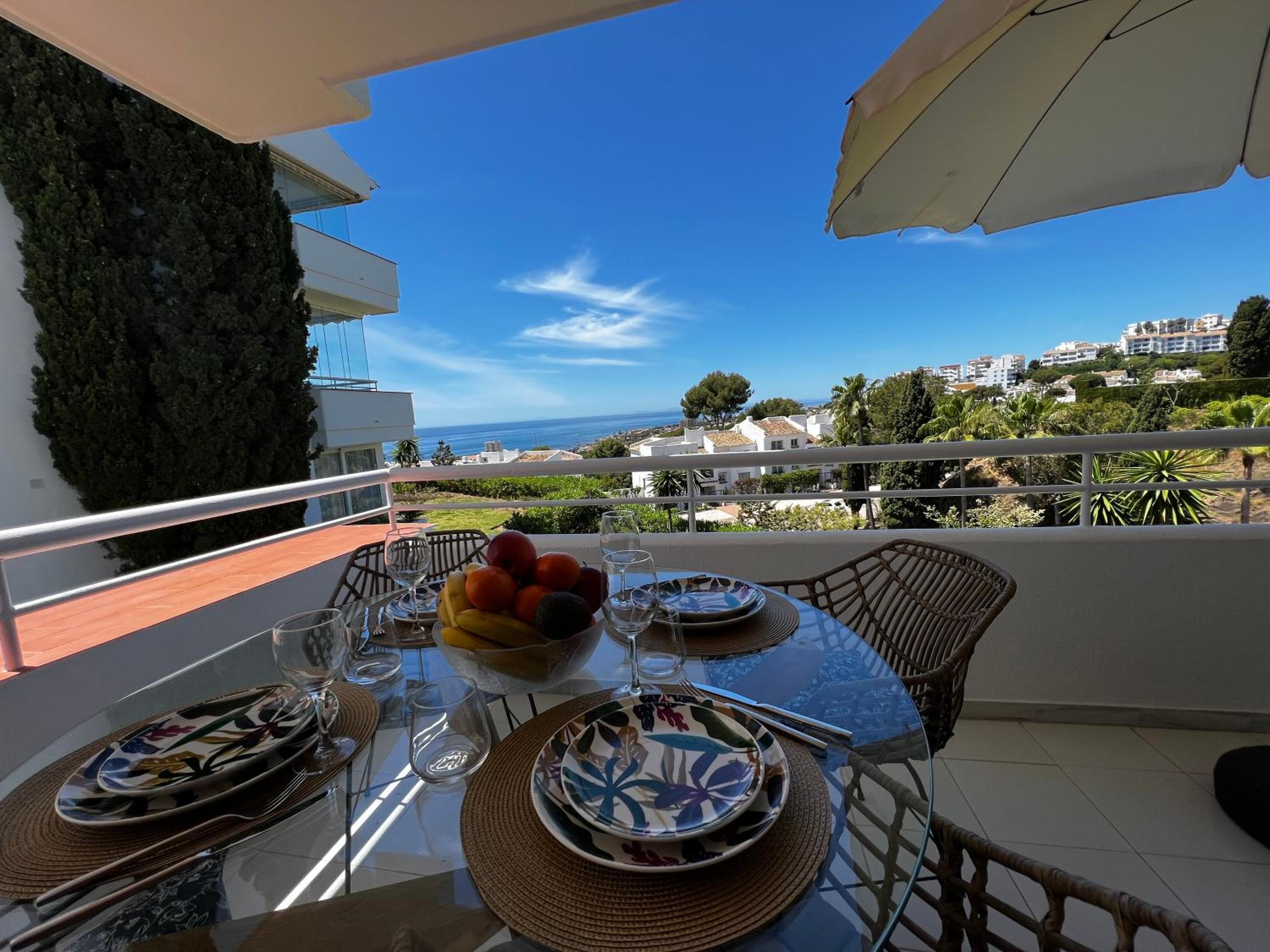 Sunny Apartament with a view to Gibraltar in Miraflores