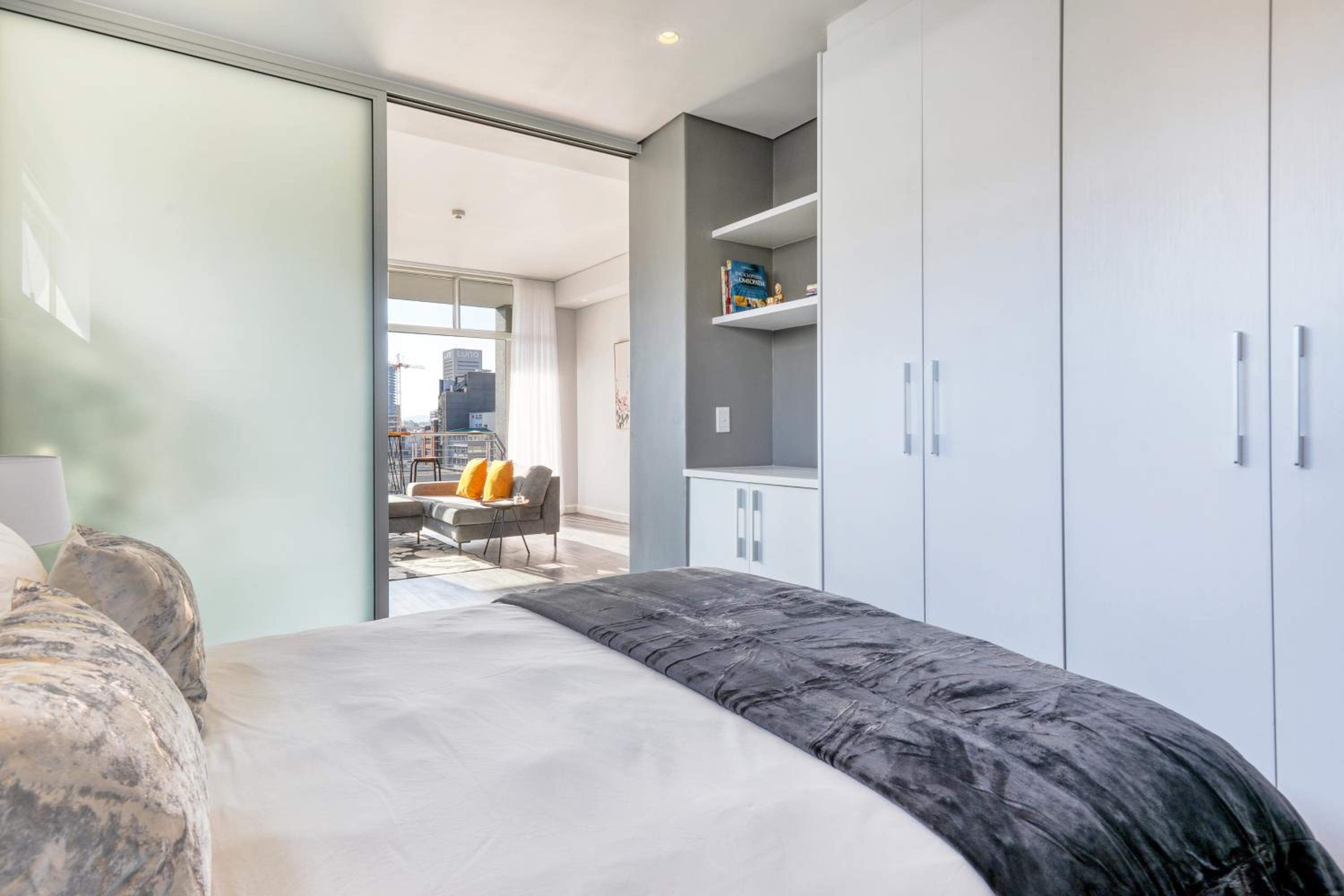 City view 1 bedroom apartment in CBD view 4