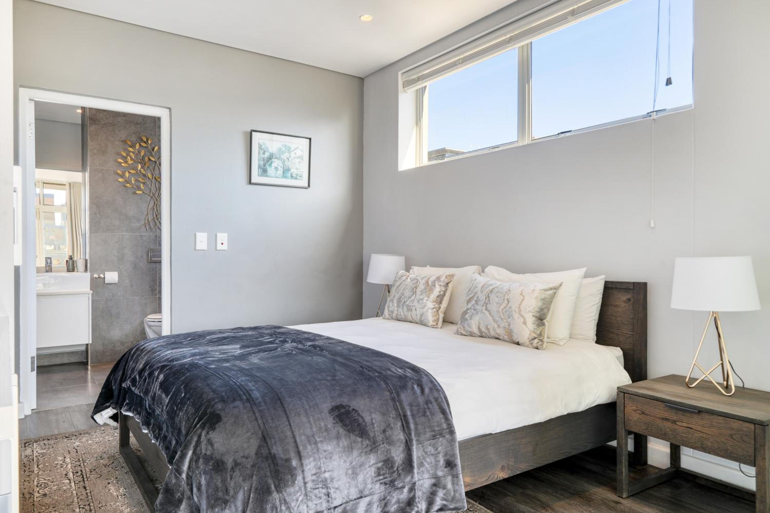 City view 1 bedroom apartment in CBD view 2