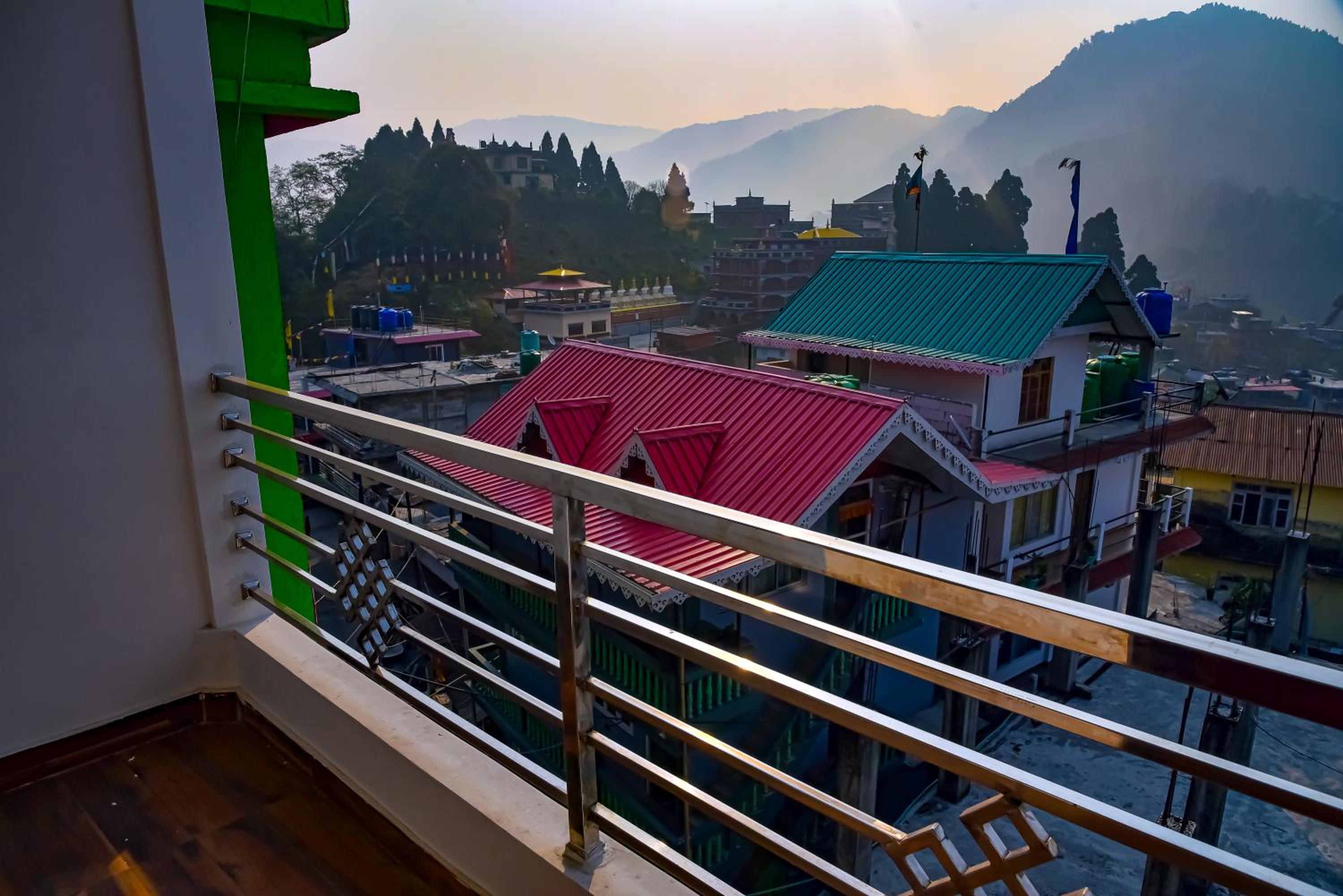 Lava Hotel Aashiyana