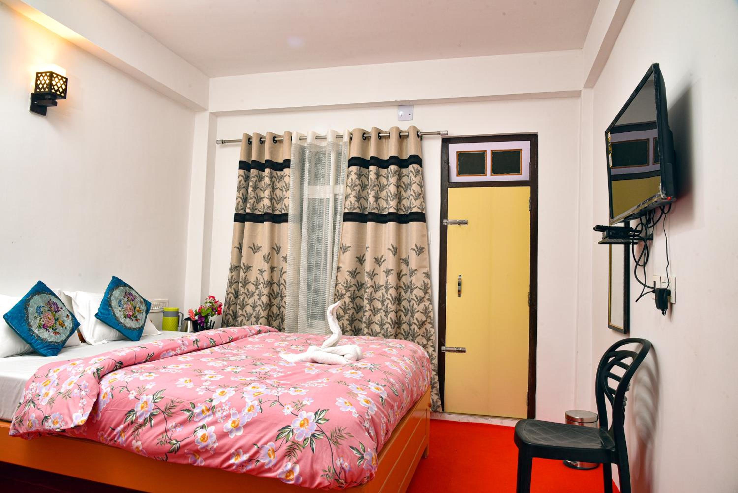 Lava Hotel Aashiyana