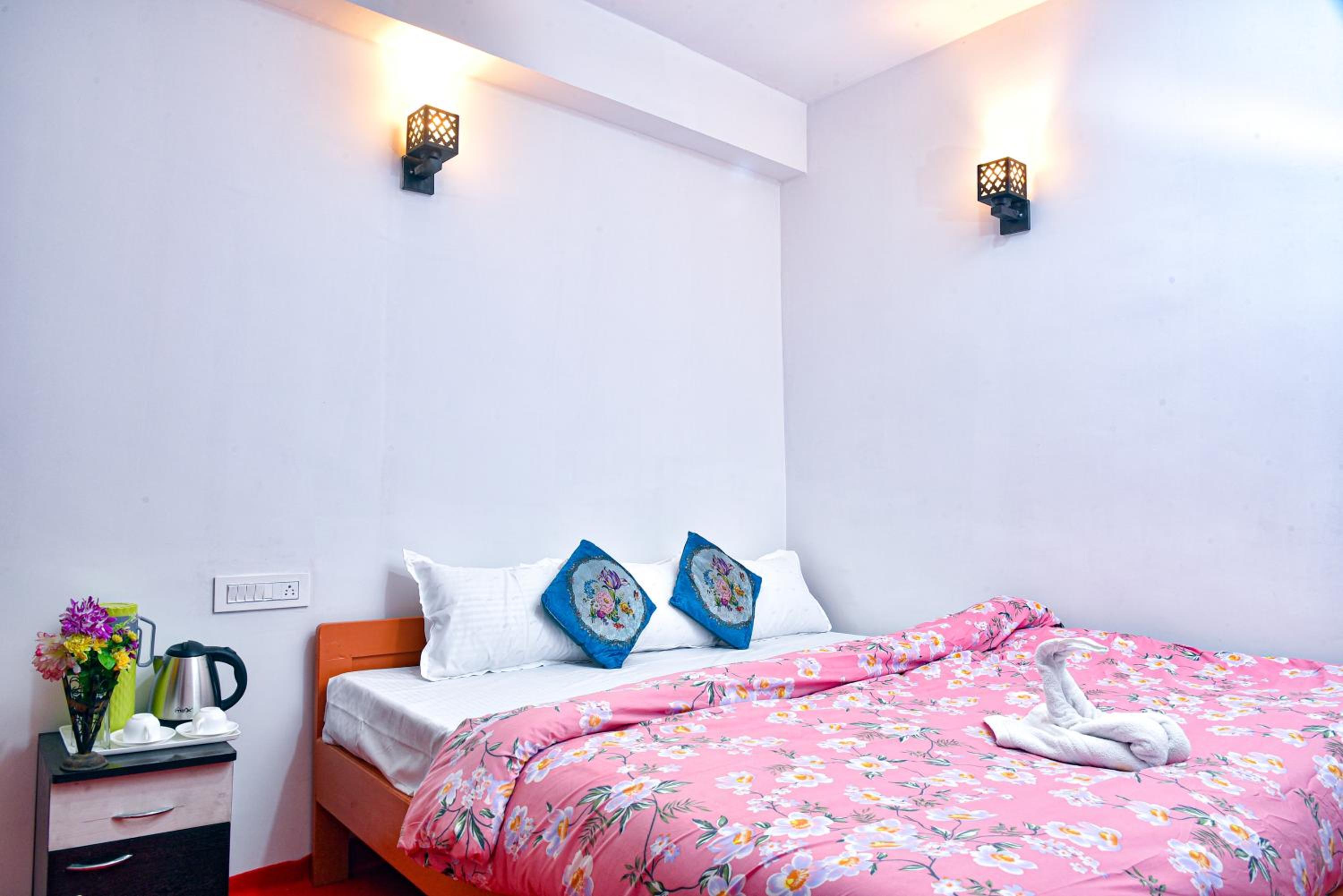 Lava Hotel Aashiyana