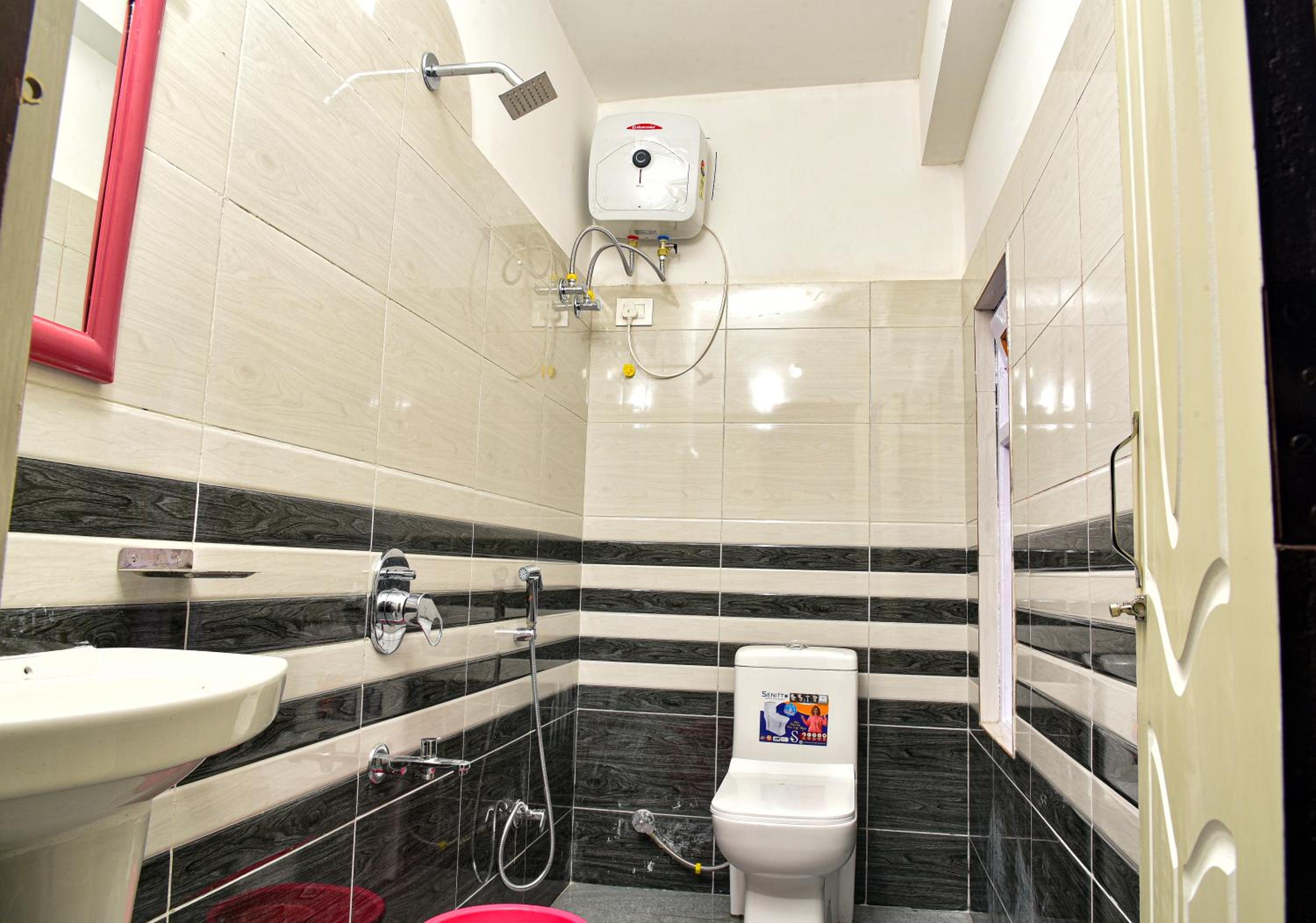 Lava Hotel Aashiyana