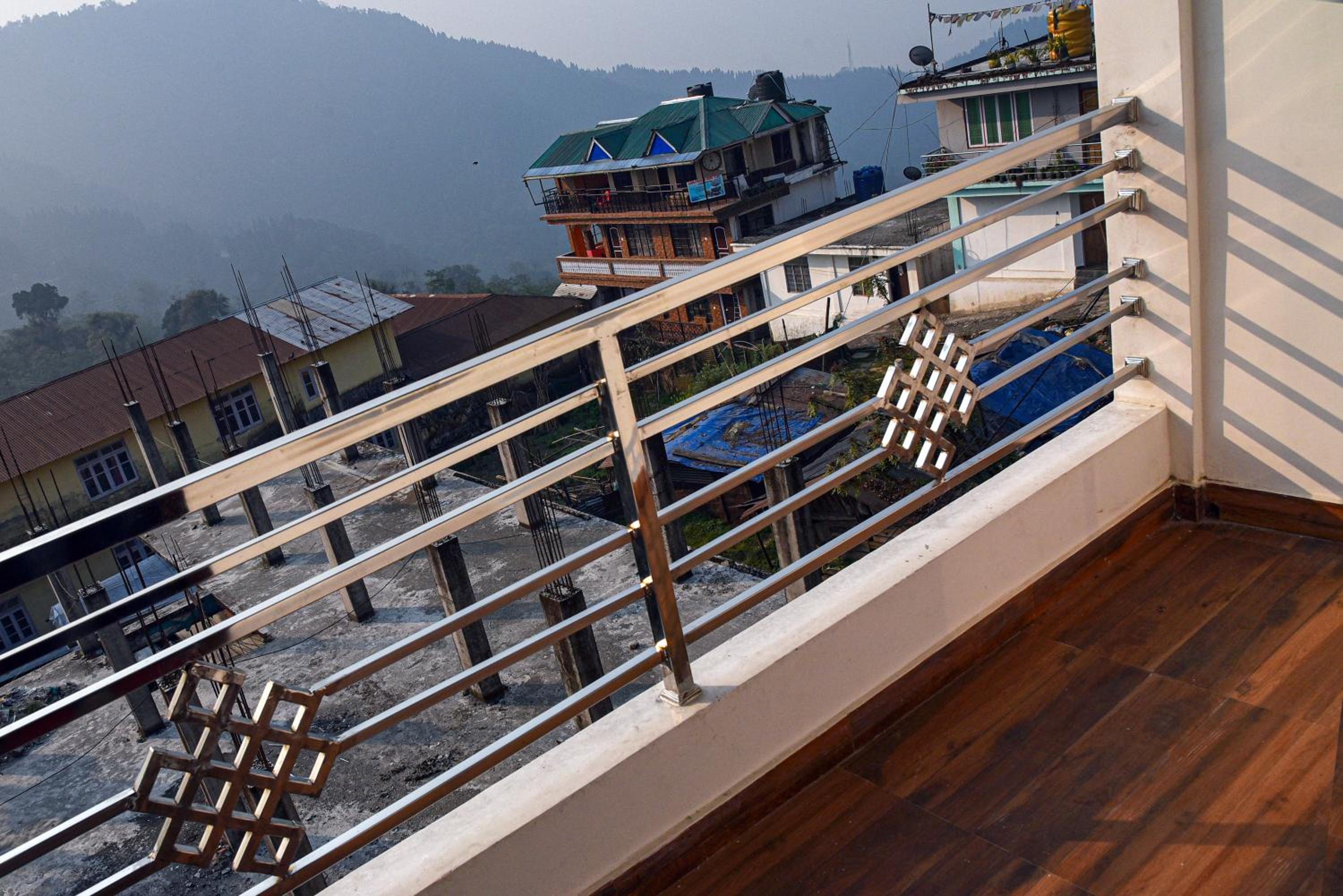 Lava Hotel Aashiyana