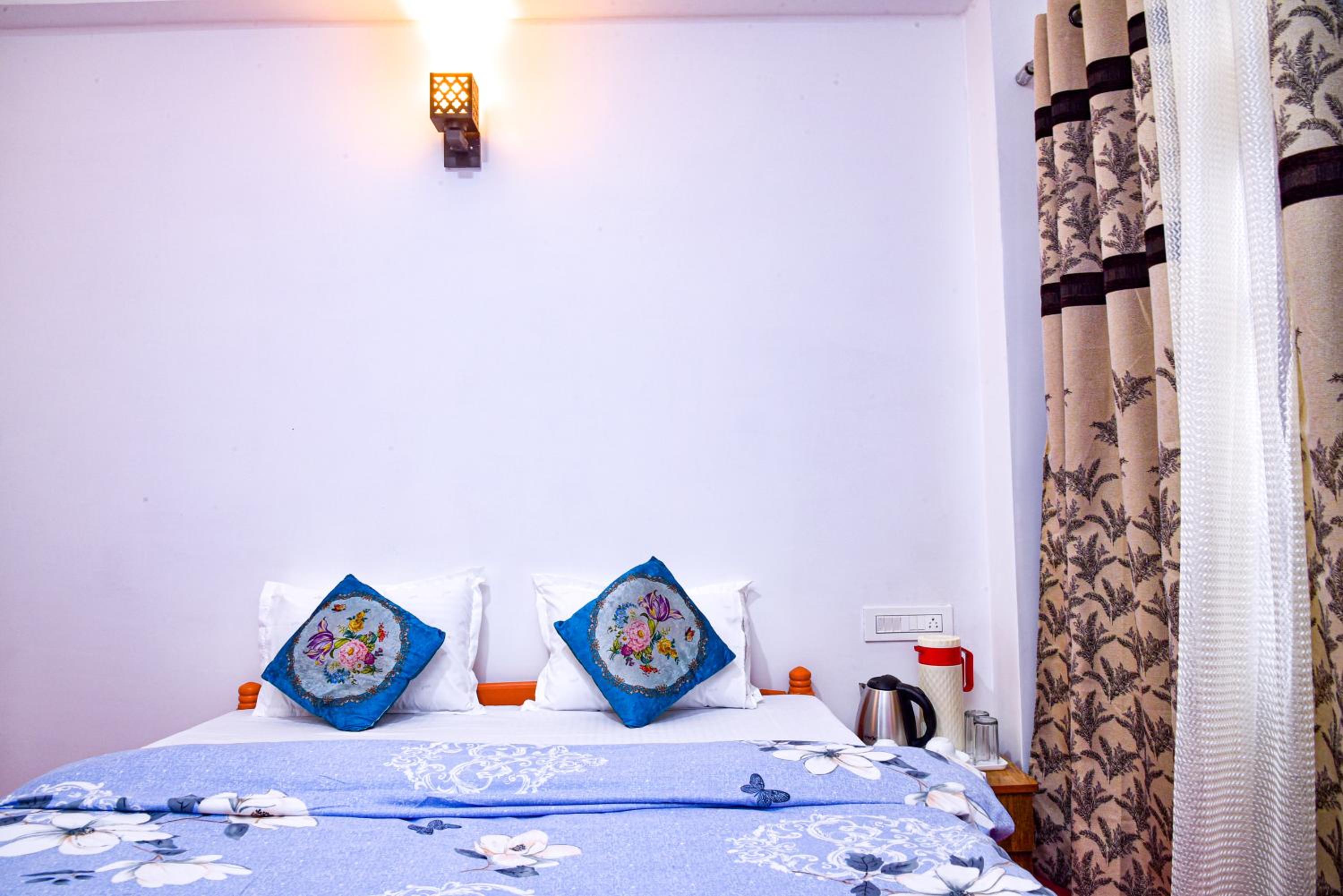 Lava Hotel Aashiyana