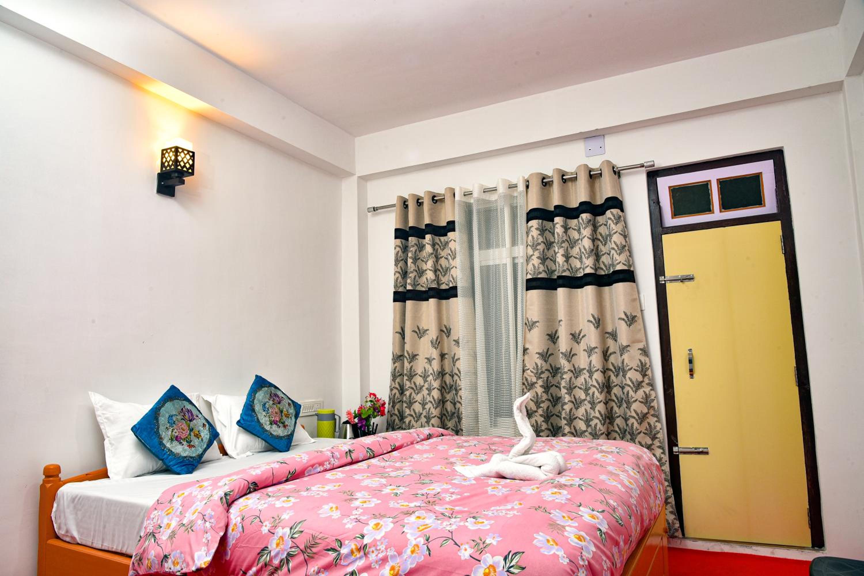 Lava Hotel Aashiyana
