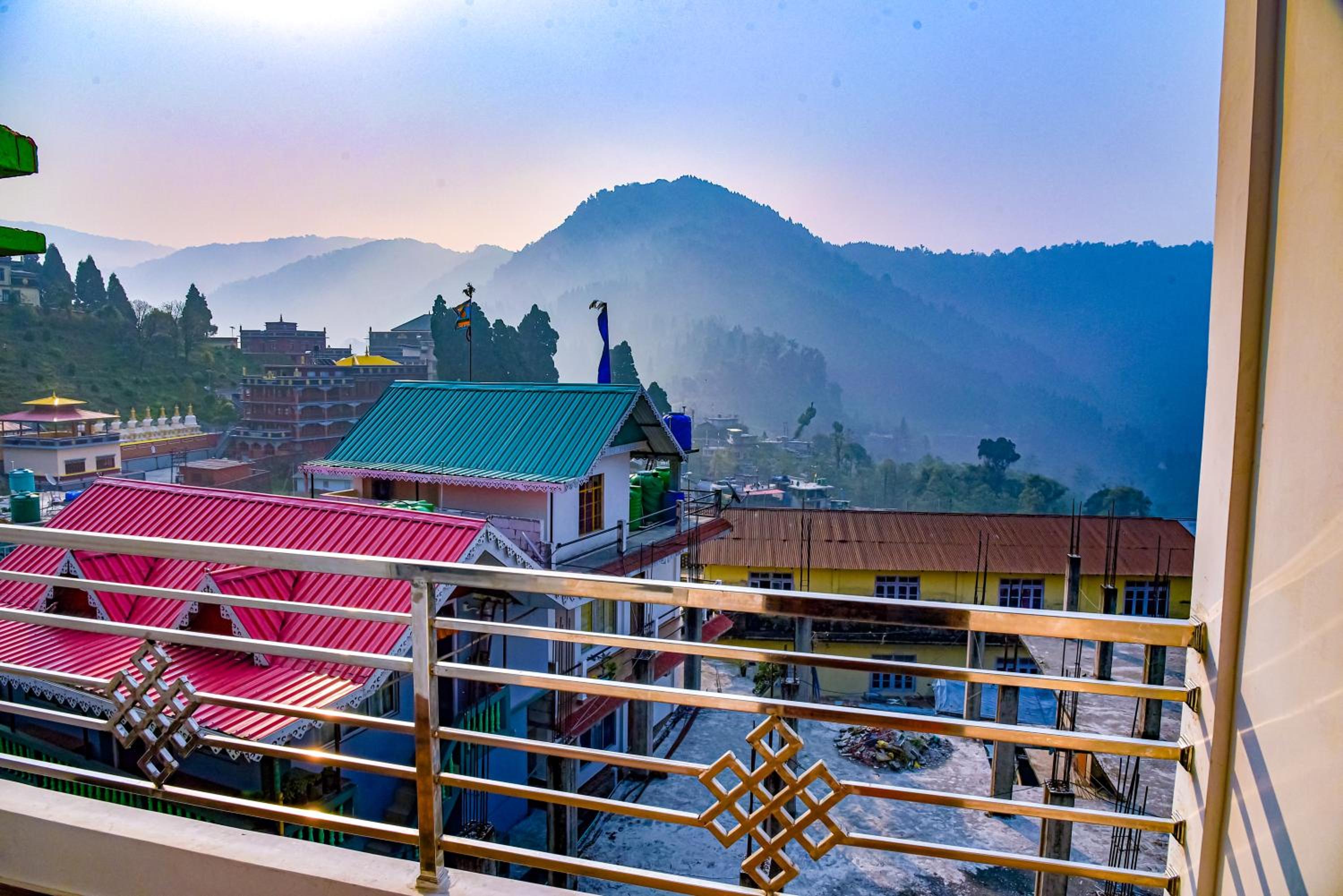 Lava Hotel Aashiyana