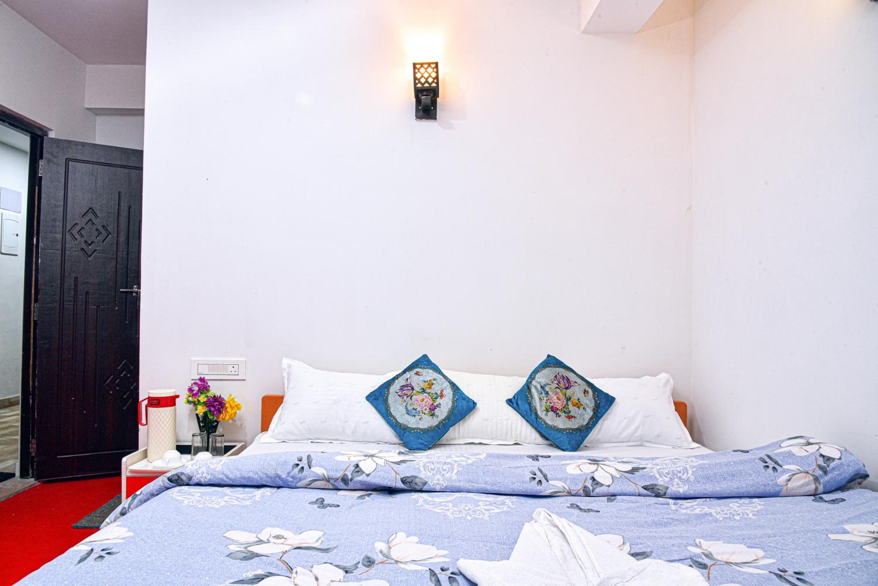 Lava Hotel Aashiyana