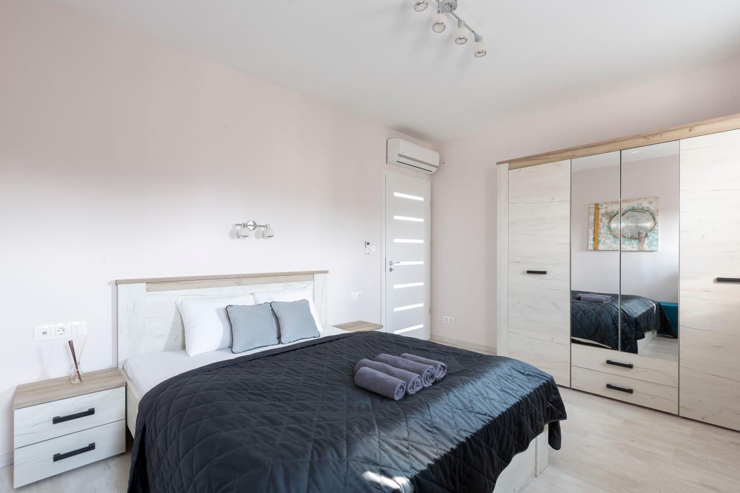 Luxurious Károly Apartment in the Heart of Budapest view 3