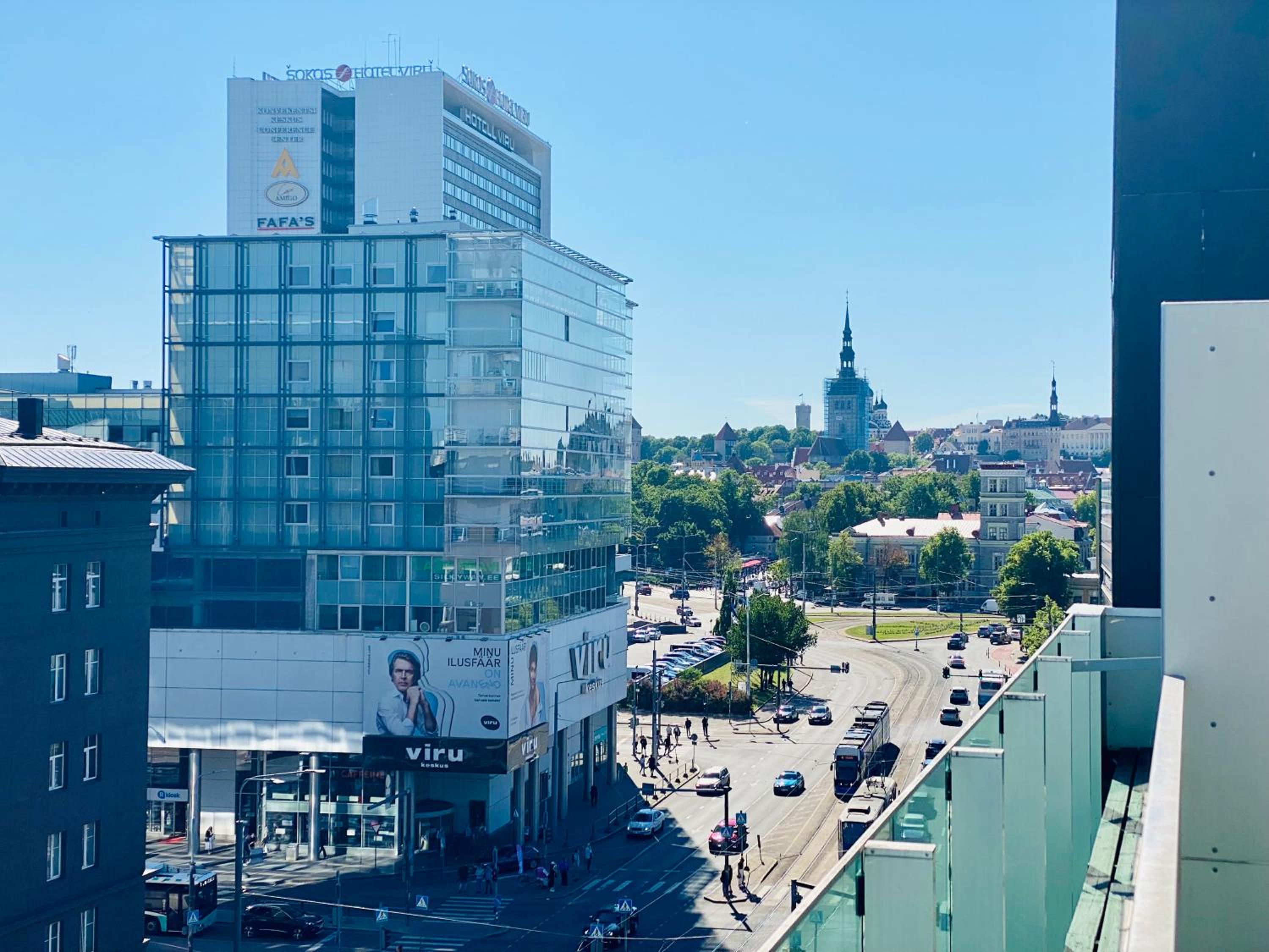 City Heart Apartment with a Sunny Rooftop Terrace