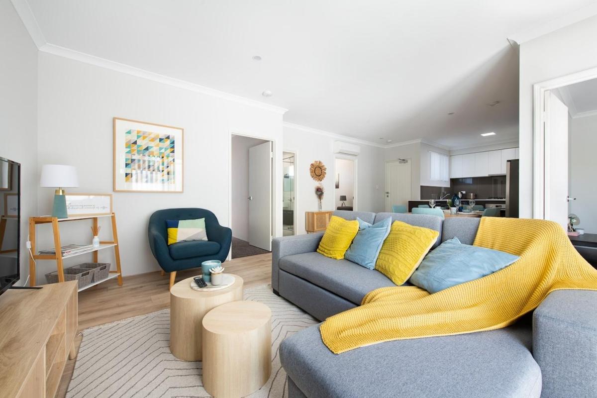 Bright Trendy 3BR Apt - Walk to River & Shops