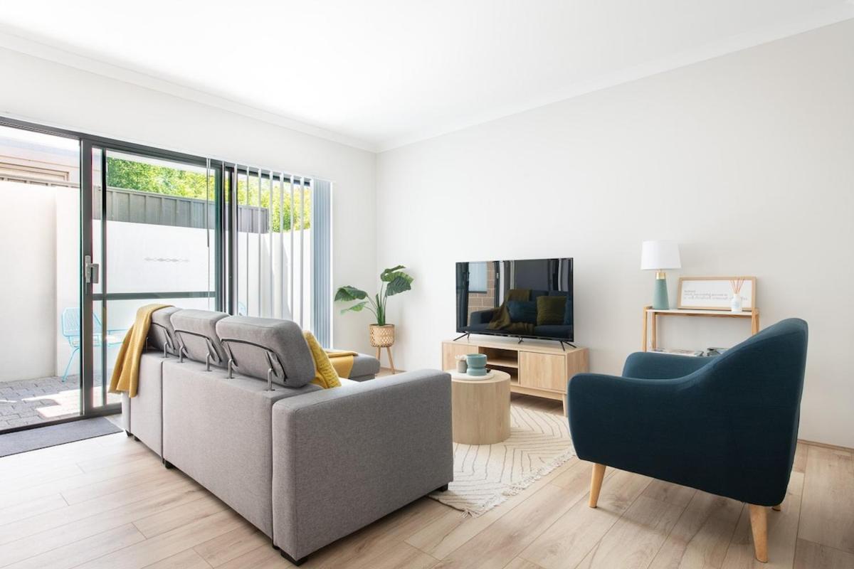 Bright Trendy 3BR Apt - Walk to River & Shops