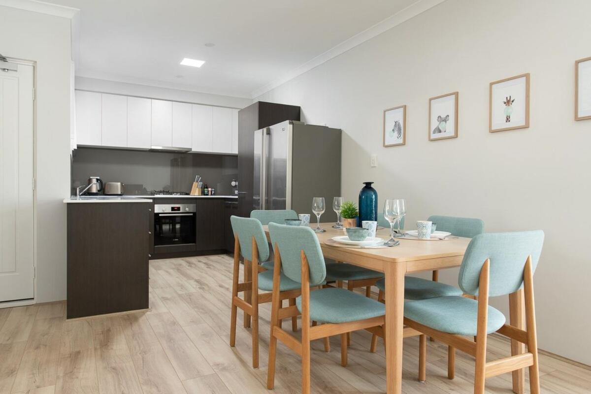 Bright Trendy 3BR Apt - Walk to River & Shops
