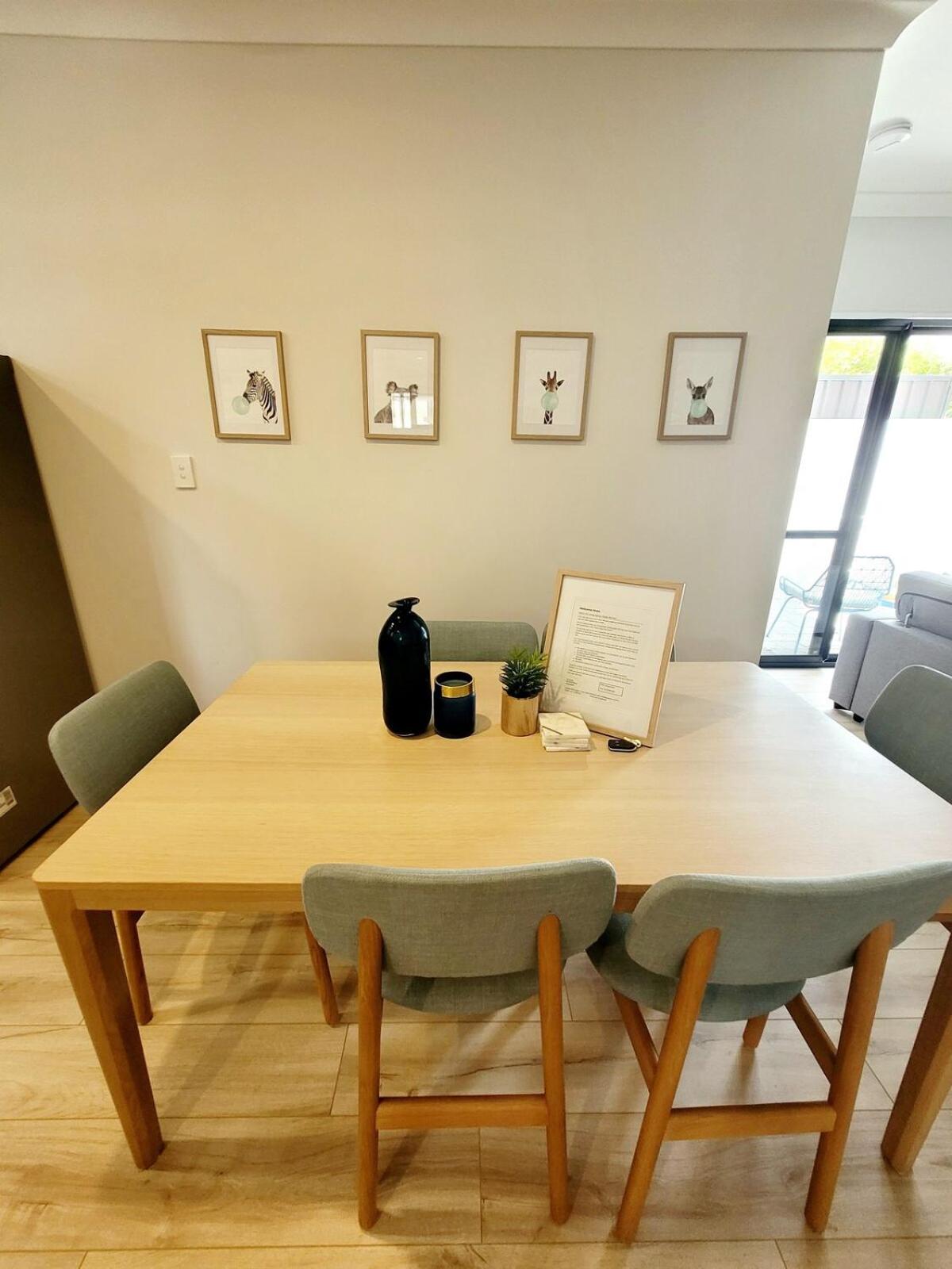 Bright Trendy 3BR Apt - Walk to River & Shops