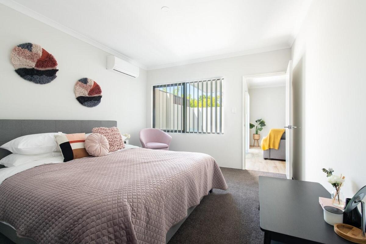 Bright Trendy 3BR Apt - Walk to River & Shops