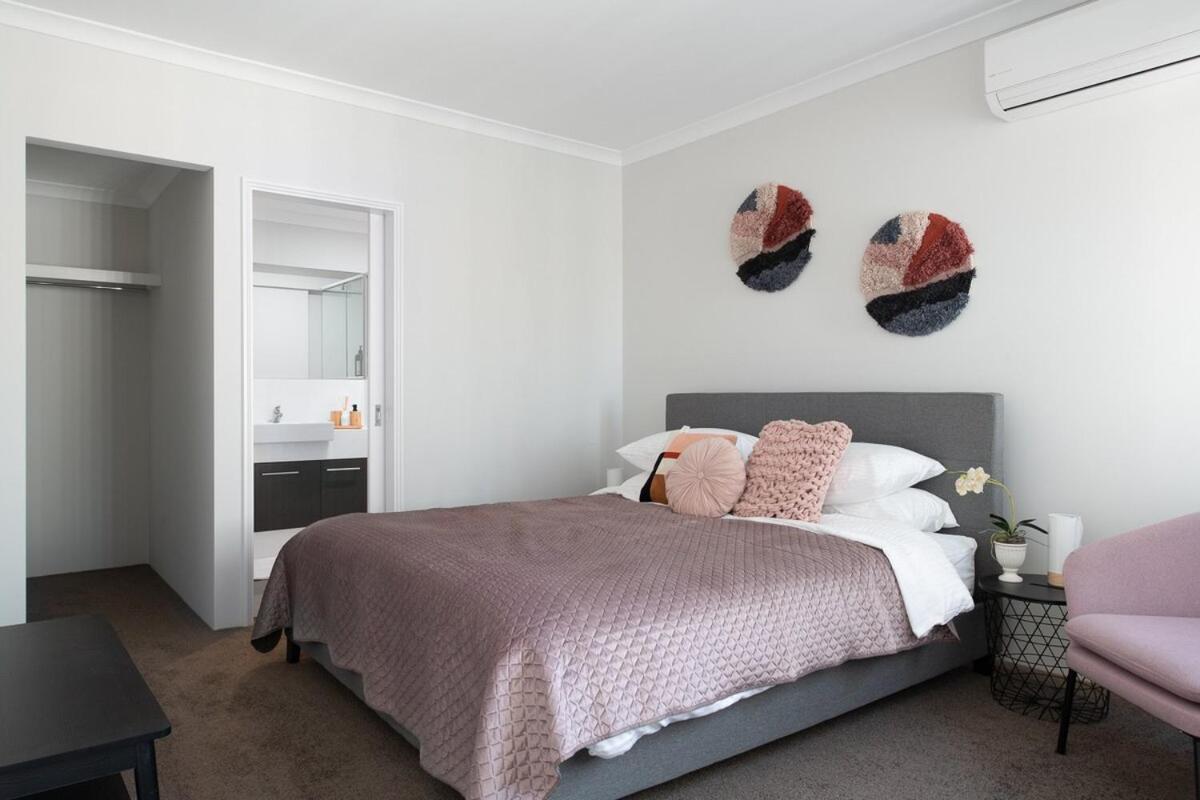 Bright Trendy 3BR Apt - Walk to River & Shops