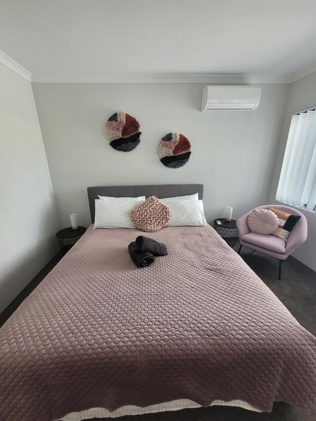 Bright Trendy 3BR Apt - Walk to River & Shops