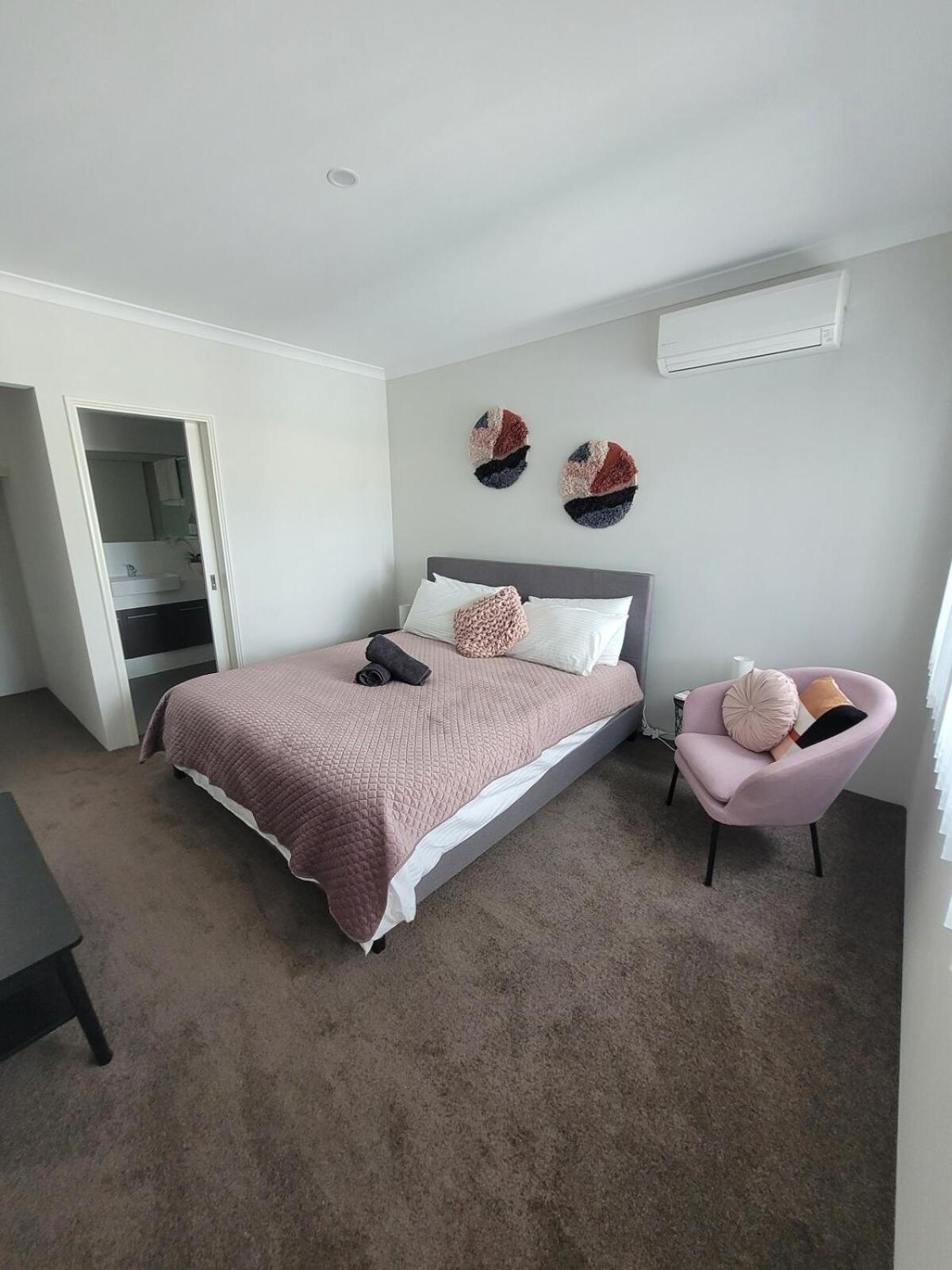 Bright Trendy 3BR Apt - Walk to River & Shops