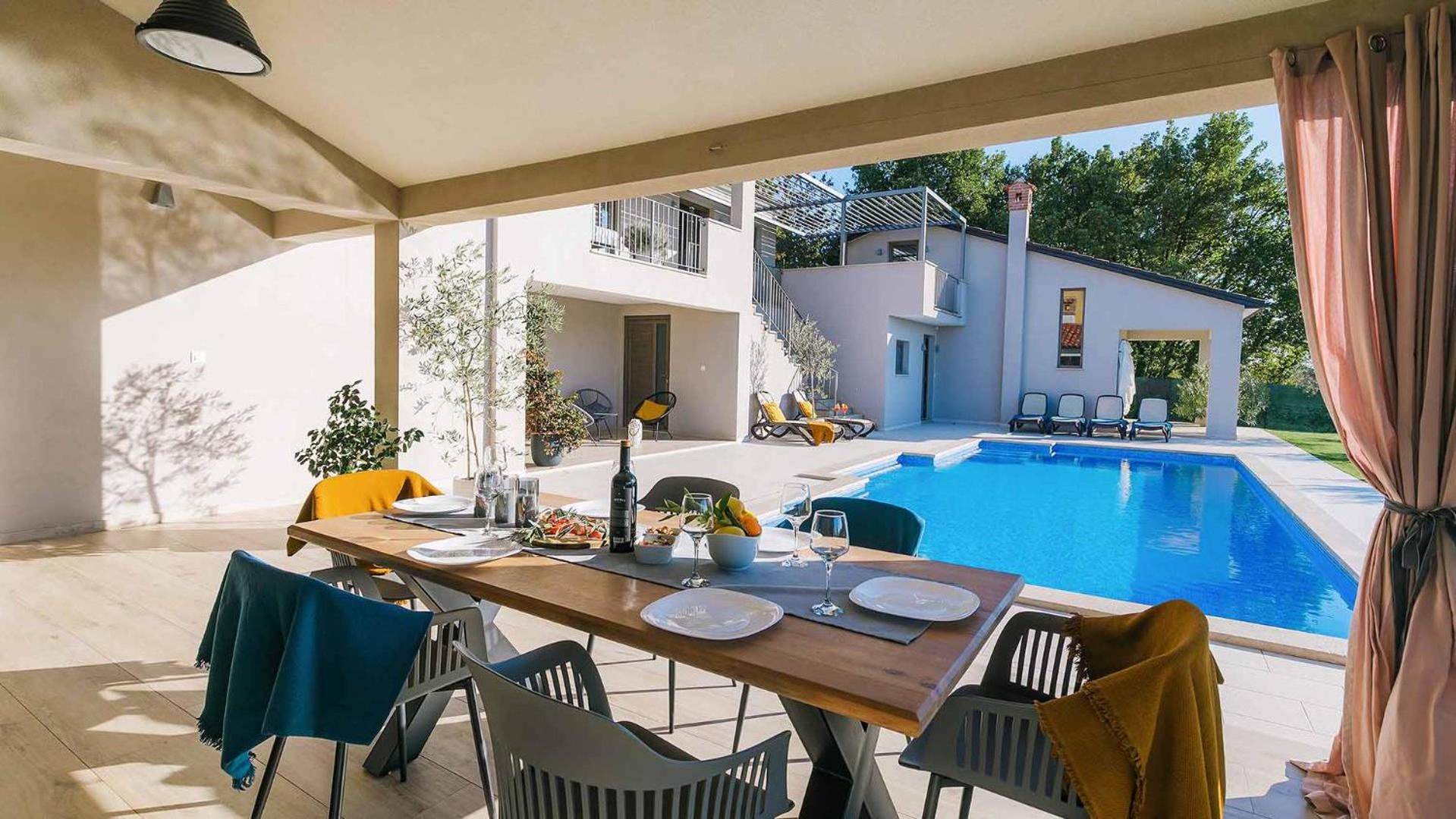 A stunning villa with a swimming pool in Lindar near Pazin view 3