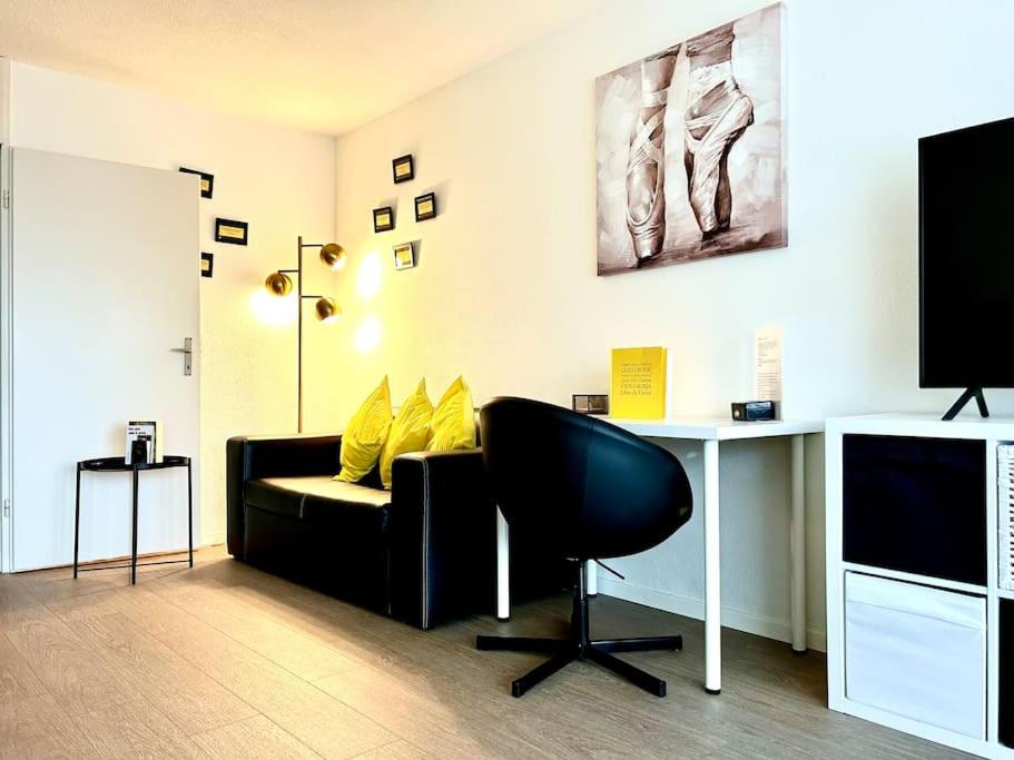 Little Penthouse ****