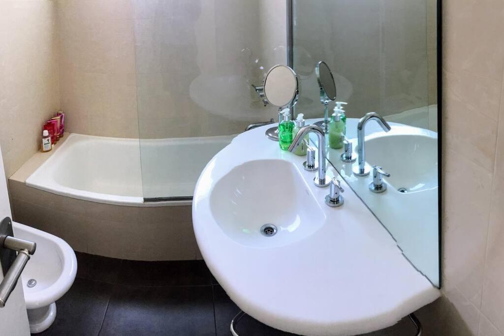 Nice Super confortable flat in the best location, with a great pool!