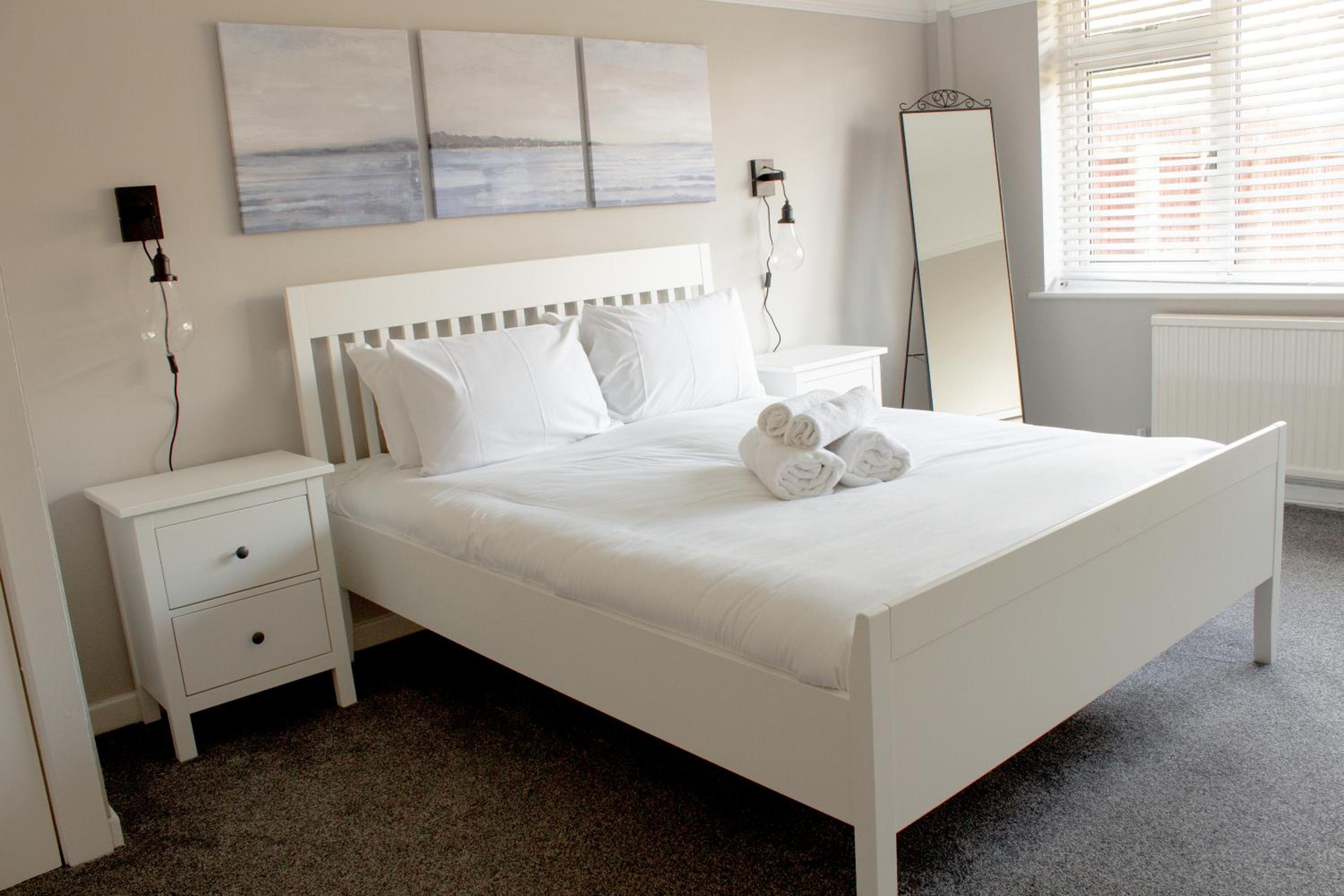 Cosy 3Bed Bungalow in West Kirby, Free Parking view 2