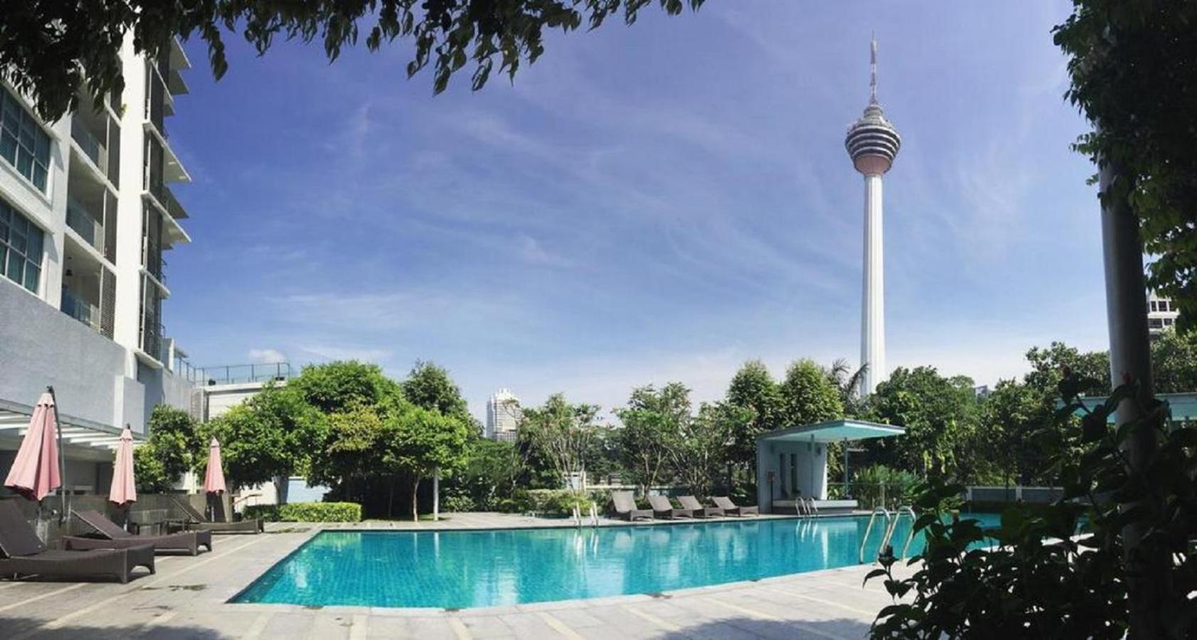 703 KLCC 5 minutes to Alor Street Ceylon Pavilion 3 Room Apt for 10 Pax