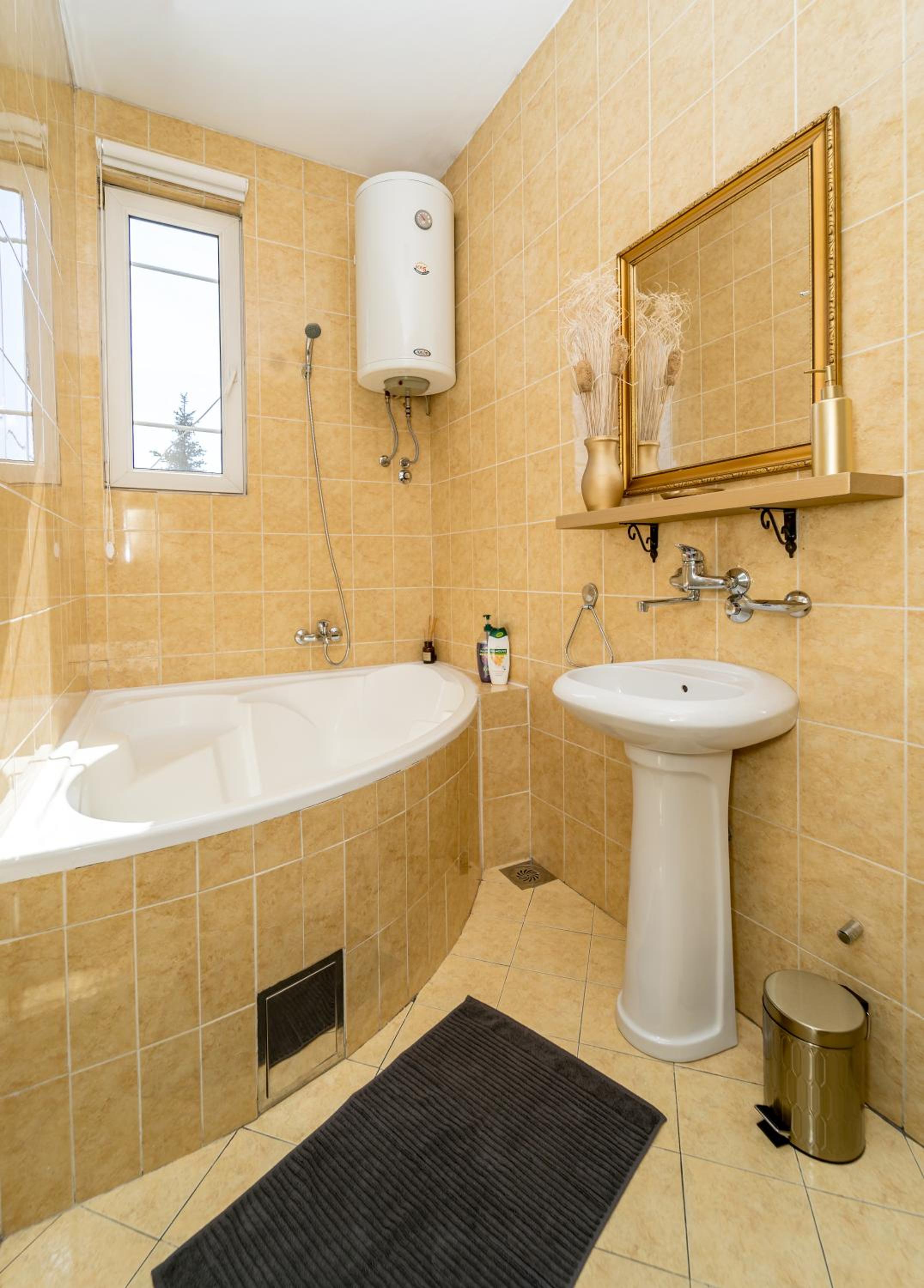 Photo 8