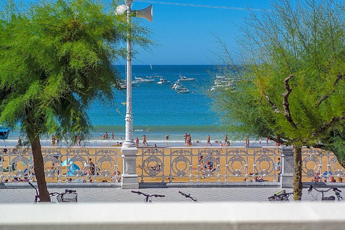 Hotel Belle Epoque on the Seafront - Image 1