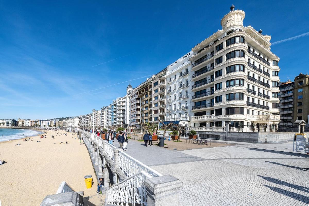 Belle Epoque on the Seafront photo 2