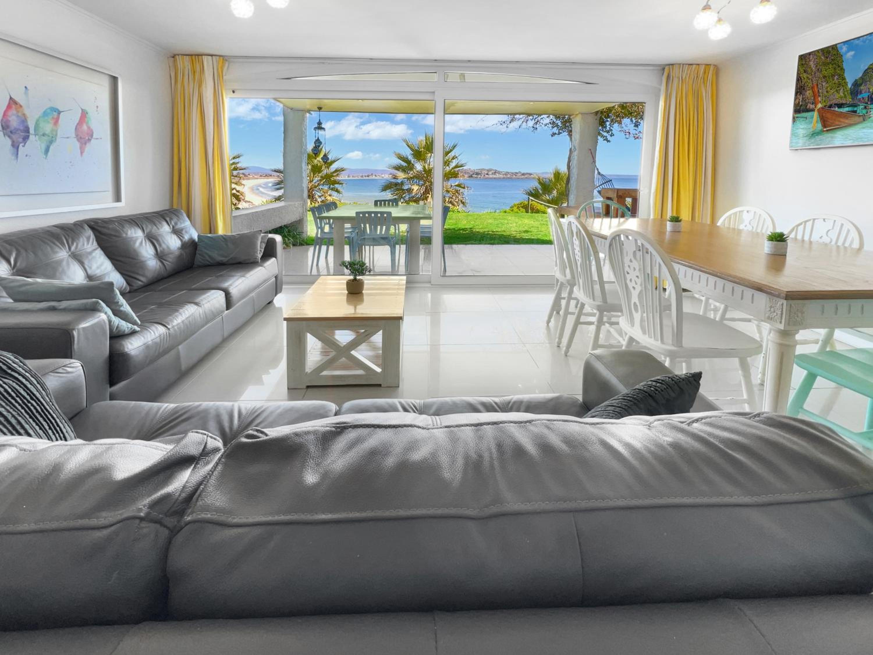 Puerto Velero Primera Línea Primer Piso al lado de la Playa! 5 pax