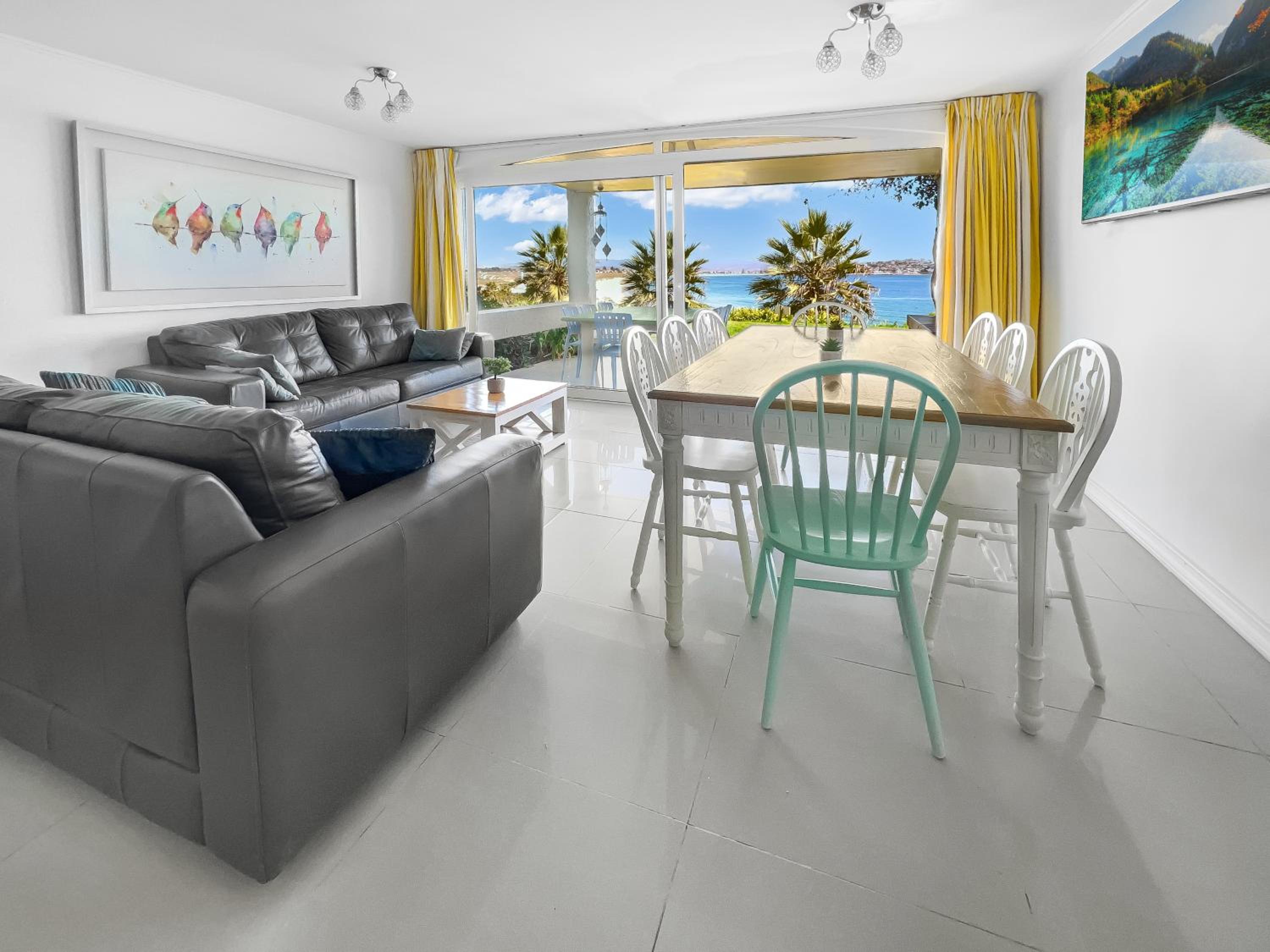 Puerto Velero Primera Línea Primer Piso al lado de la Playa! 5 pax