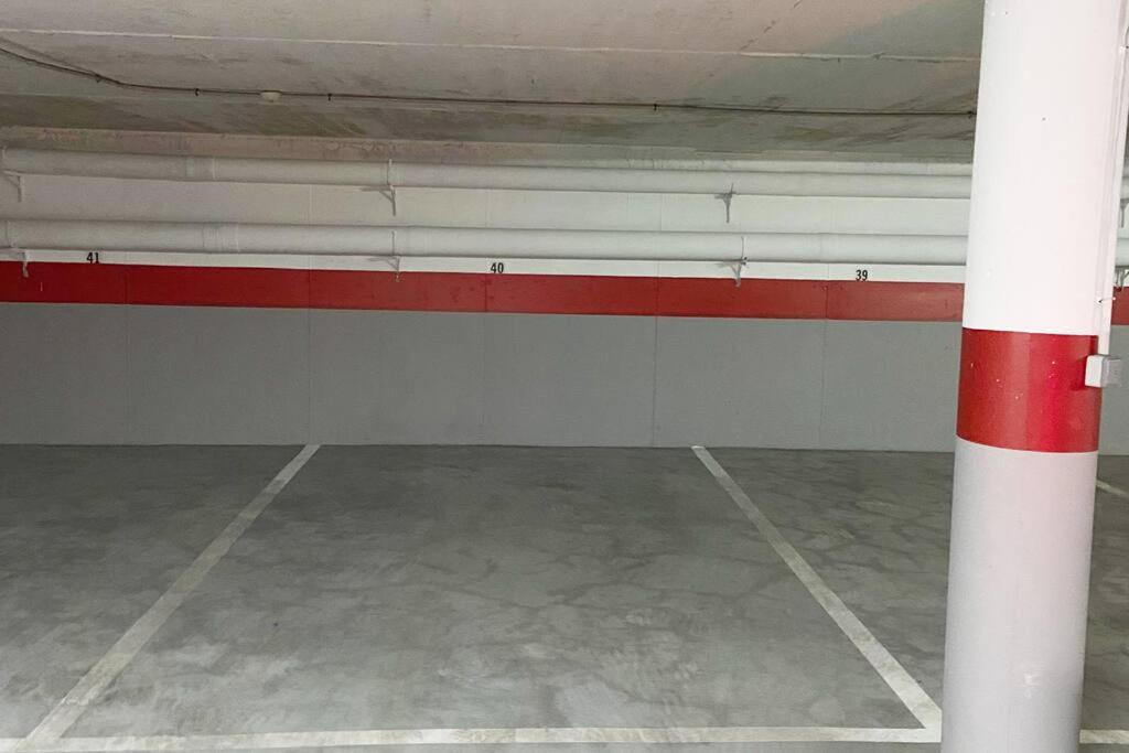 Apartamento en primera línea de playa con piscina y garaje gratuito