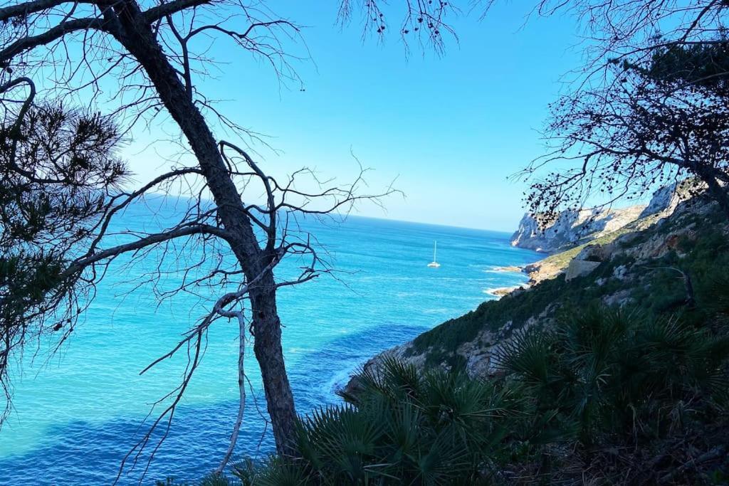 Apartamento en primera línea de playa con piscina y garaje gratuito