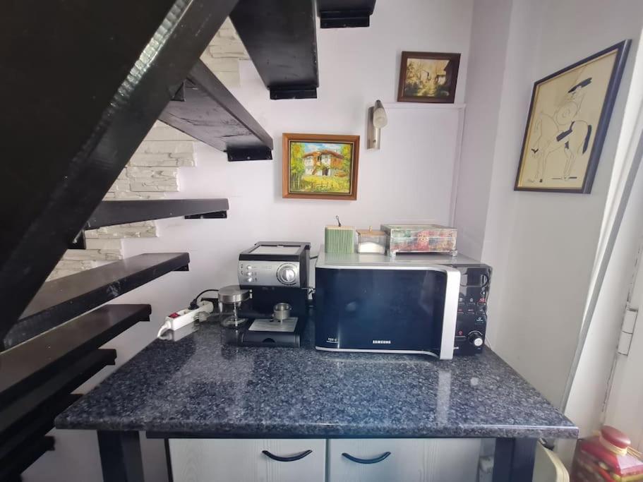 Raya Maisonette, Ideal Center