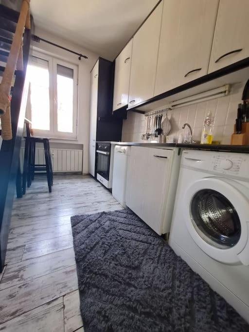 Raya Maisonette, Ideal Center